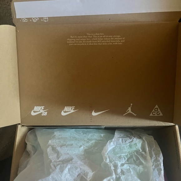 Nike Green and Purple Sneakers Modern Athletic Design - Picture 2 of 3